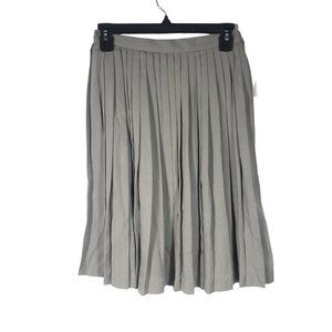 Gap Women's size 4 Gray Pleated Skirt - NWT As is